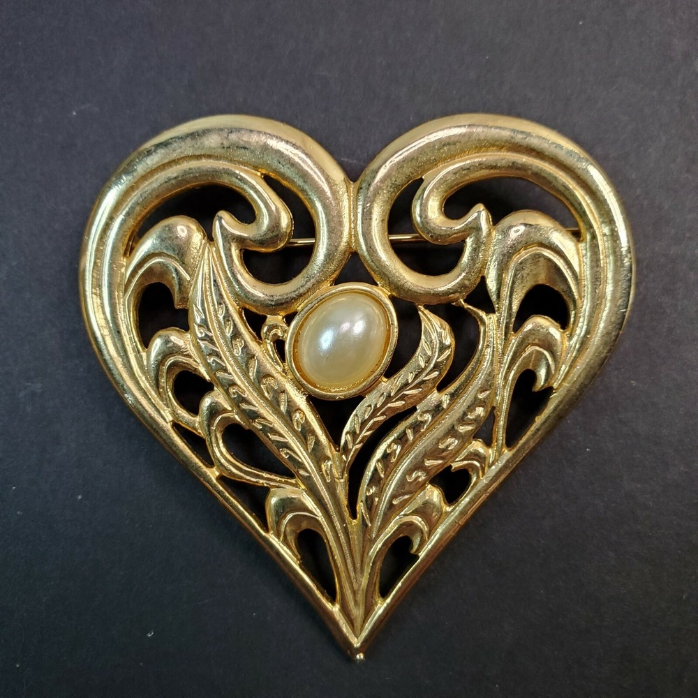 Vintage Venue USA Faux Pearl Gold Tone Open Work Heart Brooch Pin